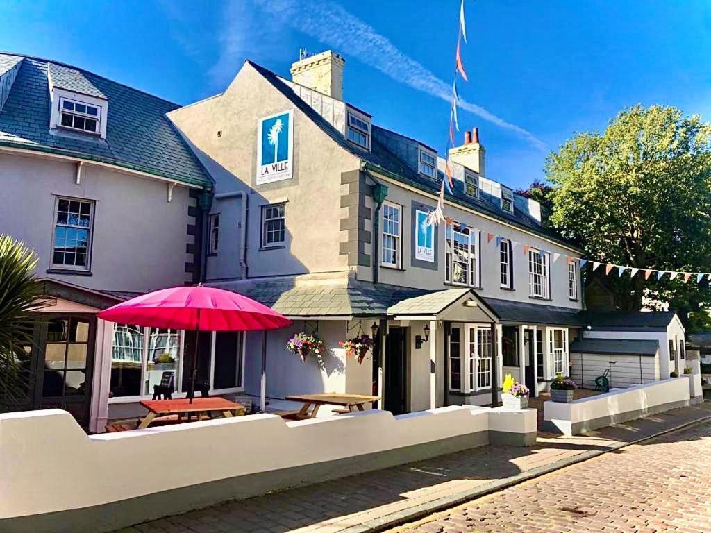 La Ville Hotel Braye Exterior foto